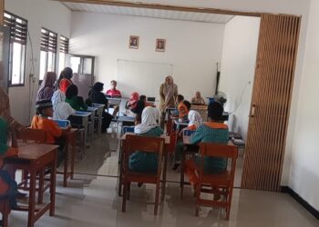 HARI PEMBAGIAN RAPORT DI SLB AKIRRA 2 PASALAKAN CIREBON